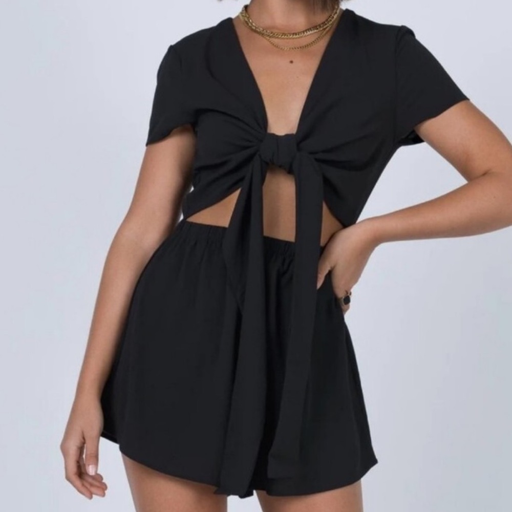 NEW Princess Polly Sz small Ragnar tie front romper